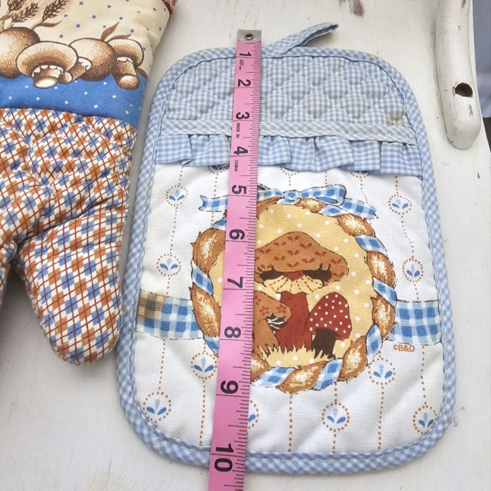 Vintage Mushroom Oven Mitt and Pot Holder Set - Picture 4 of 6